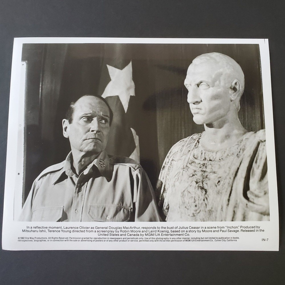 1982 MGM/UA Movie Photo 8x10 Inchon Laurence Olivier Ishii Young Moore IN-12 BW